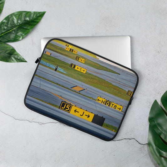 Runway and taxiway signs - Laptop Sleeve