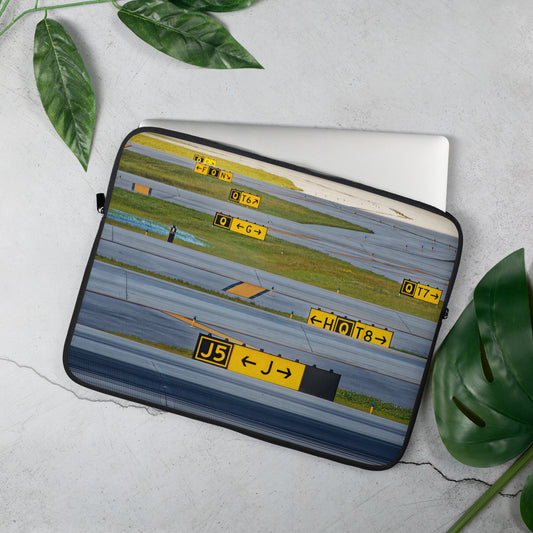 Runway and taxiway signs - Laptop Sleeve